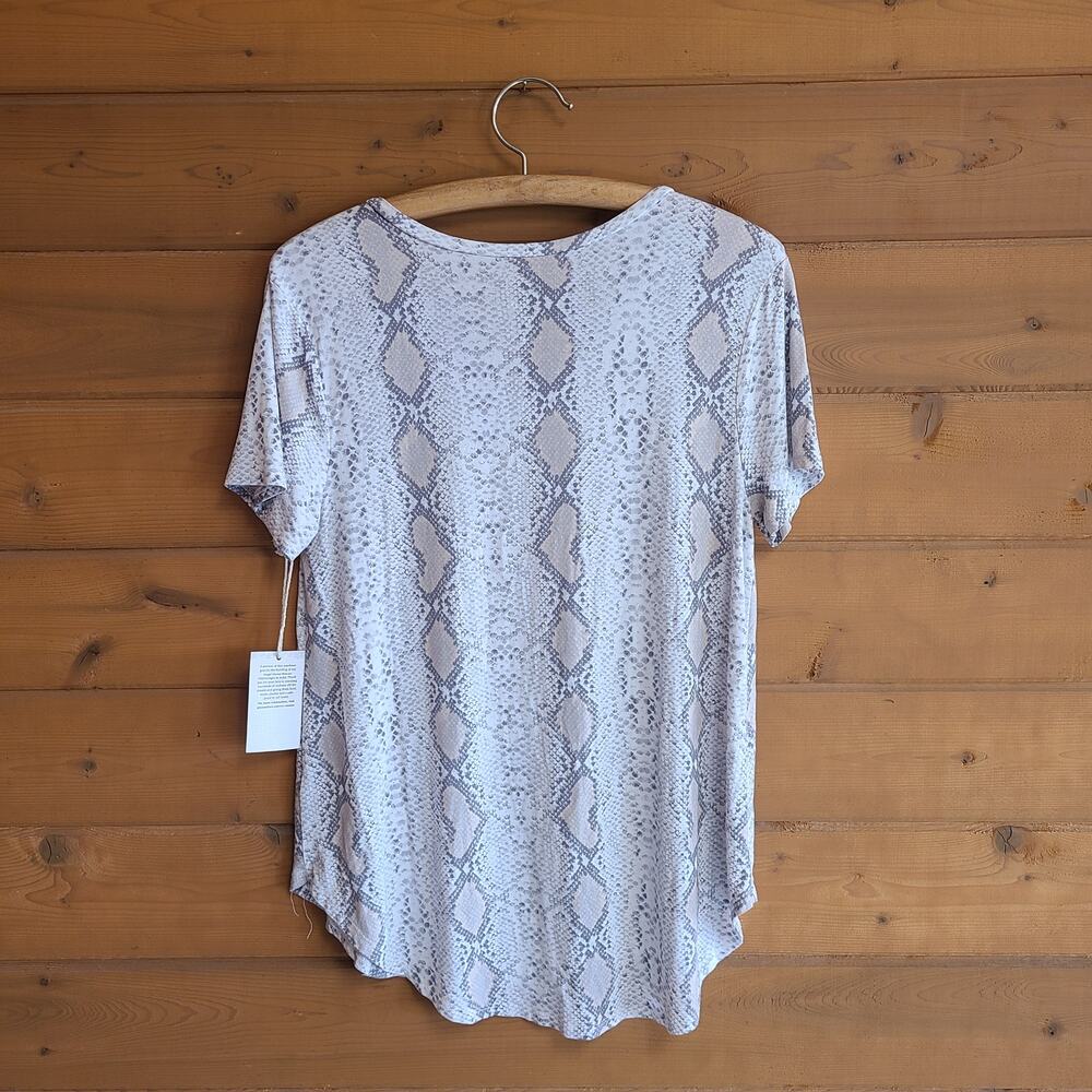 Grace & Lace Snakeskin Top NWT XS Western Rodeo Vneck Shirt Blouse Soft Stretchy - Picture 2 of 4